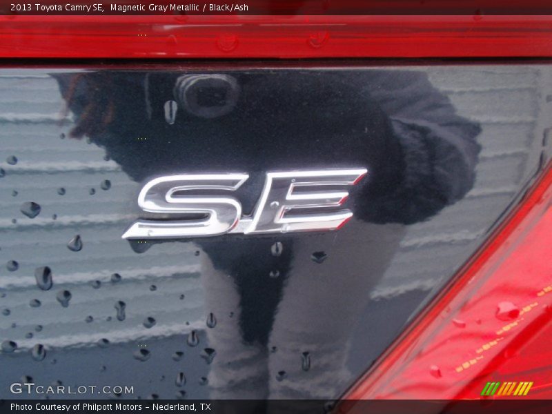 Magnetic Gray Metallic / Black/Ash 2013 Toyota Camry SE