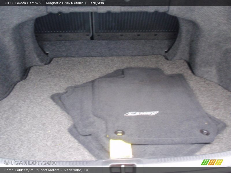 Magnetic Gray Metallic / Black/Ash 2013 Toyota Camry SE