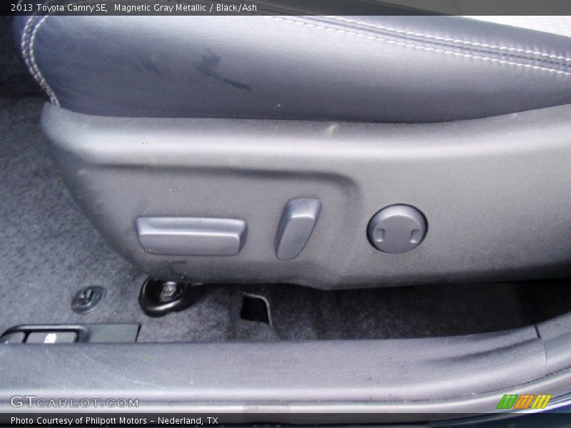 Magnetic Gray Metallic / Black/Ash 2013 Toyota Camry SE