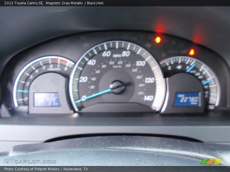 Magnetic Gray Metallic / Black/Ash 2013 Toyota Camry SE
