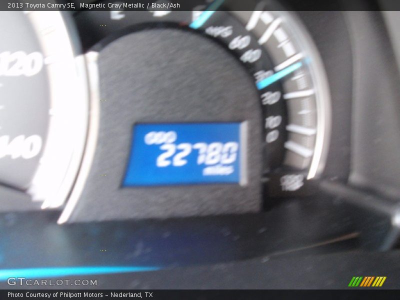 Magnetic Gray Metallic / Black/Ash 2013 Toyota Camry SE