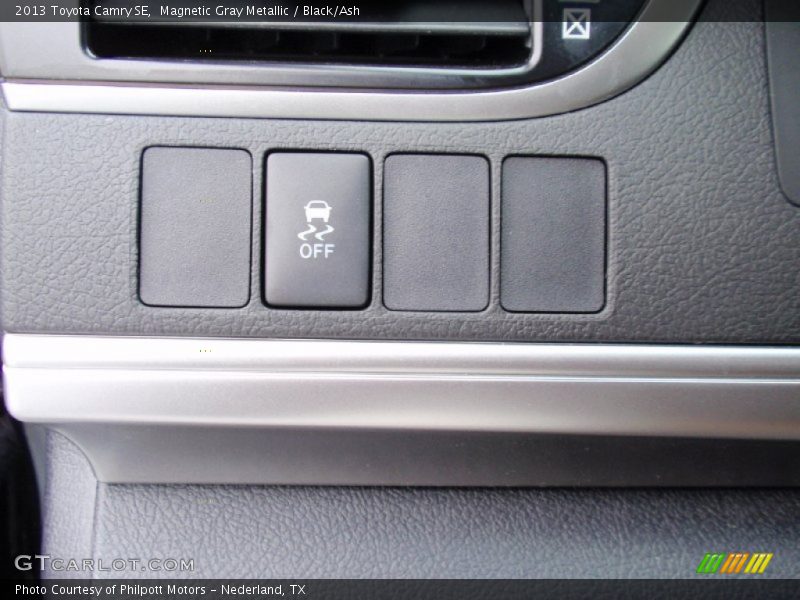 Magnetic Gray Metallic / Black/Ash 2013 Toyota Camry SE