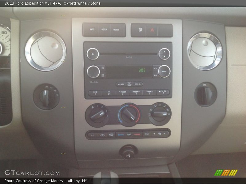 Oxford White / Stone 2013 Ford Expedition XLT 4x4
