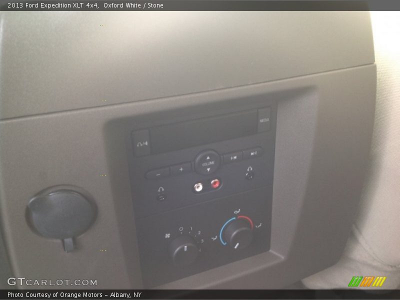 Oxford White / Stone 2013 Ford Expedition XLT 4x4