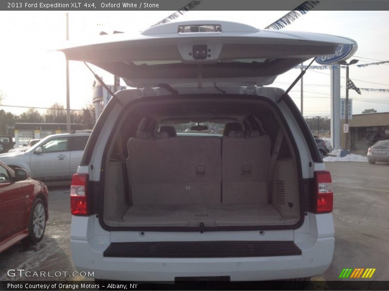 Oxford White / Stone 2013 Ford Expedition XLT 4x4