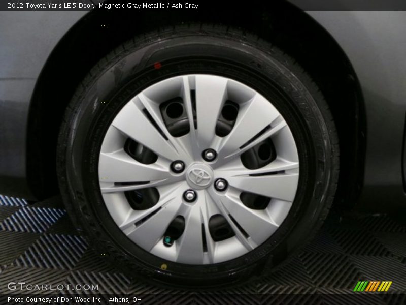 Magnetic Gray Metallic / Ash Gray 2012 Toyota Yaris LE 5 Door