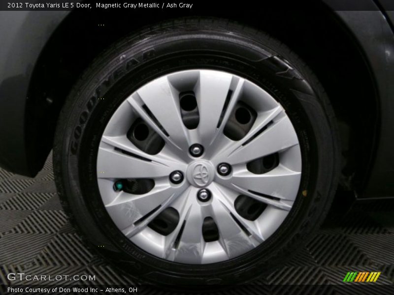 Magnetic Gray Metallic / Ash Gray 2012 Toyota Yaris LE 5 Door
