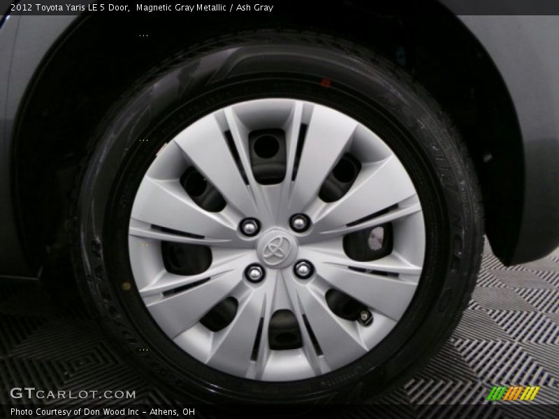 Magnetic Gray Metallic / Ash Gray 2012 Toyota Yaris LE 5 Door