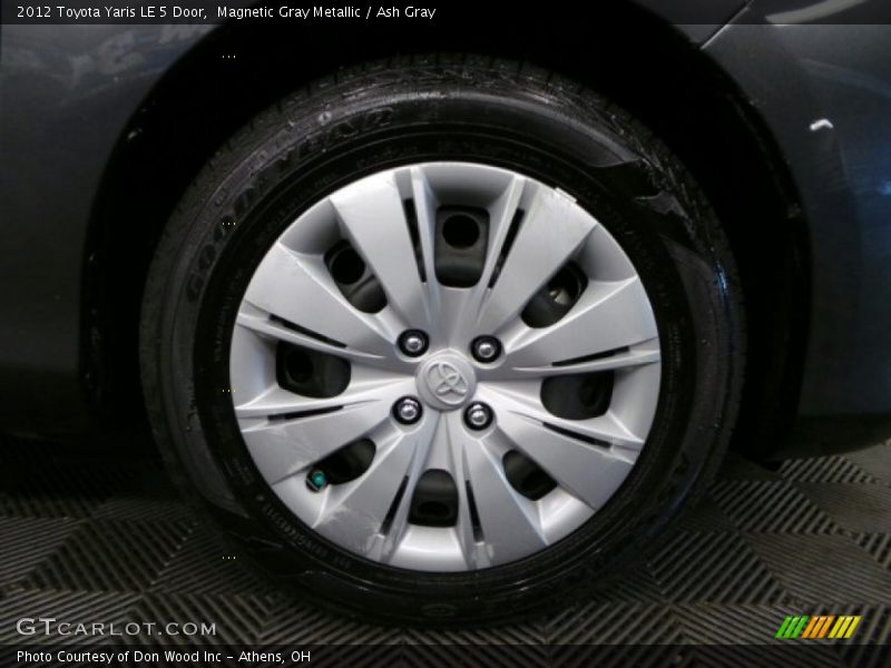 Magnetic Gray Metallic / Ash Gray 2012 Toyota Yaris LE 5 Door