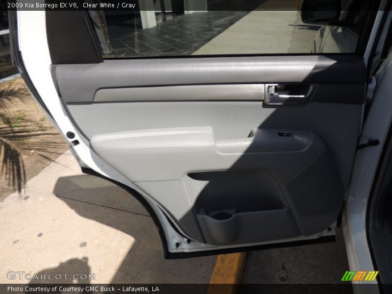 Clear White / Gray 2009 Kia Borrego EX V6