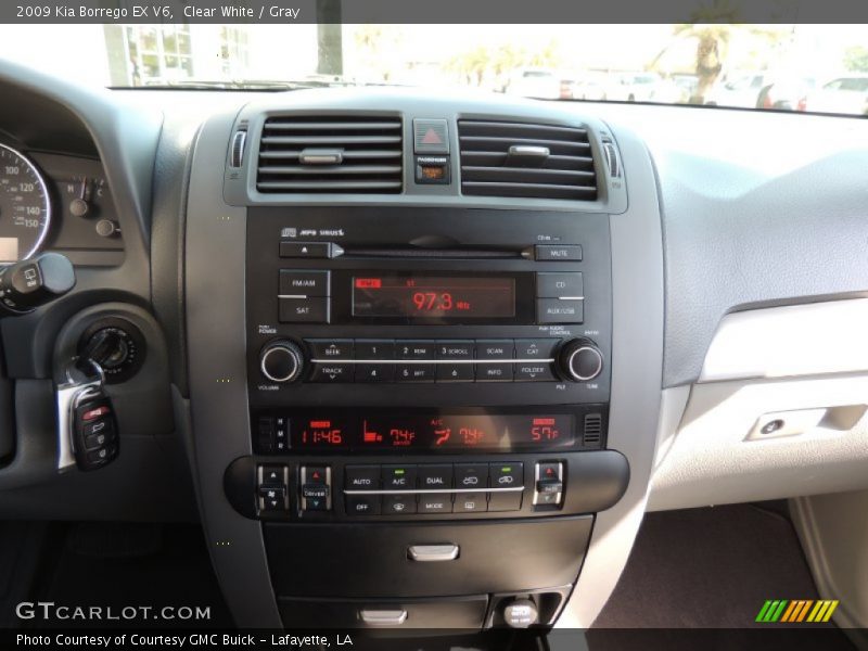 Clear White / Gray 2009 Kia Borrego EX V6