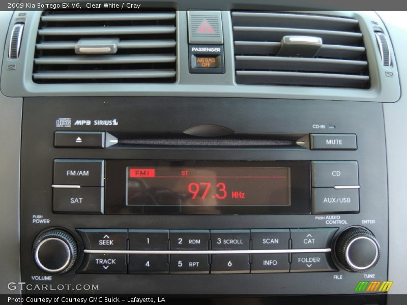 Clear White / Gray 2009 Kia Borrego EX V6