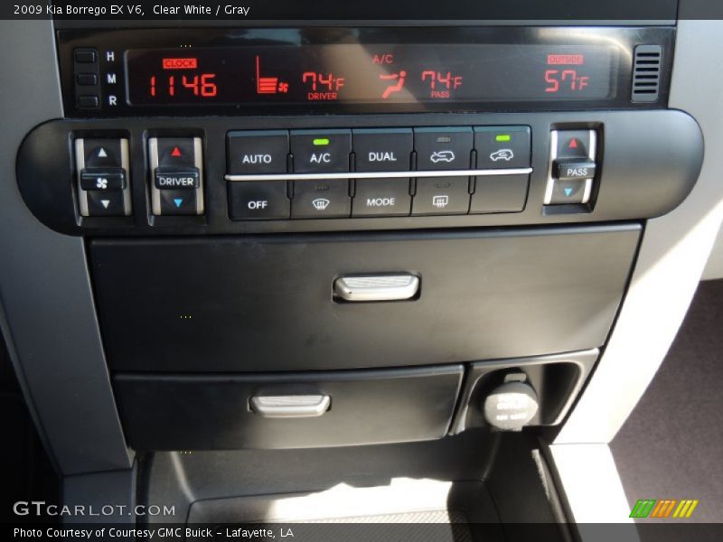 Clear White / Gray 2009 Kia Borrego EX V6