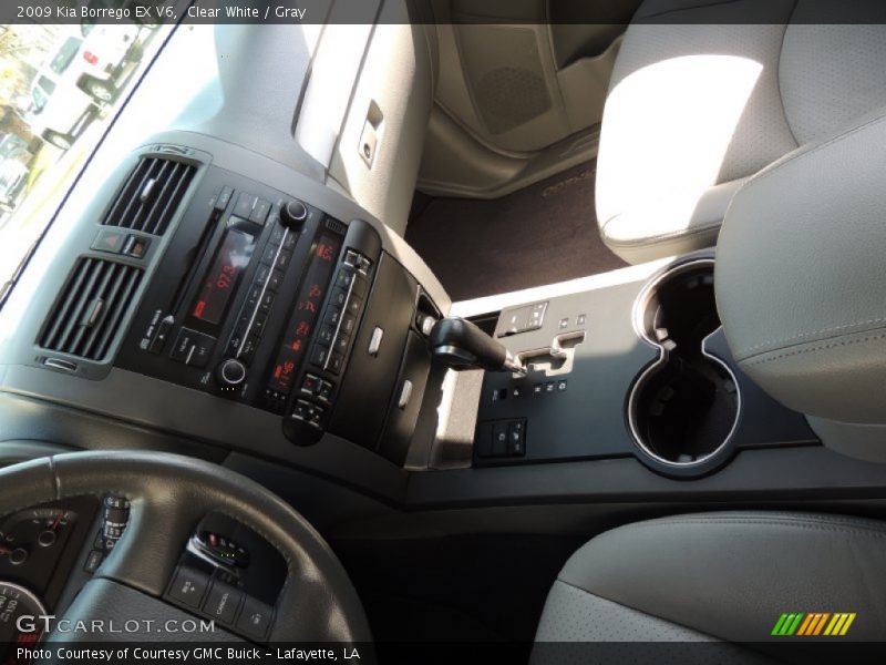 Clear White / Gray 2009 Kia Borrego EX V6
