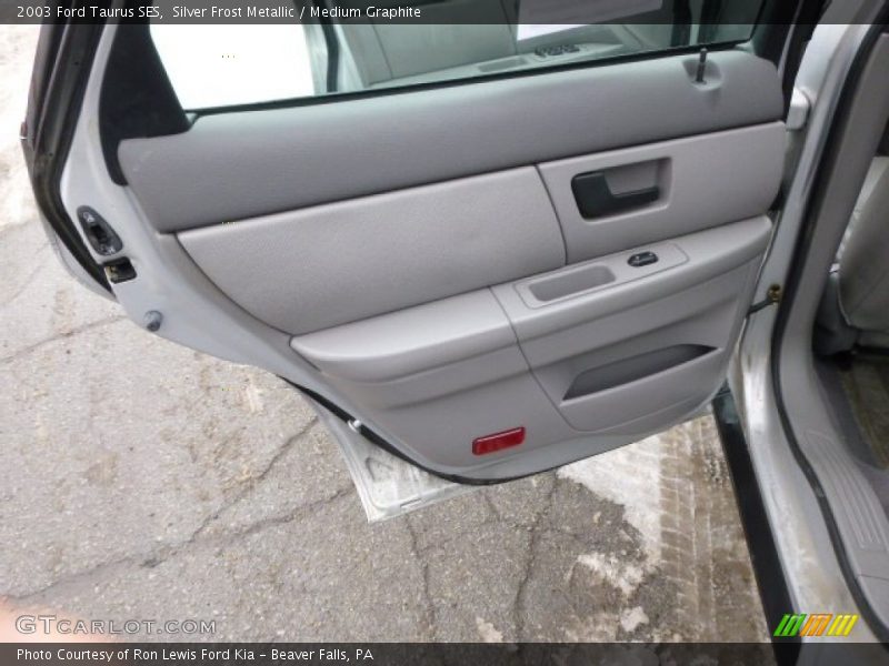 Silver Frost Metallic / Medium Graphite 2003 Ford Taurus SES