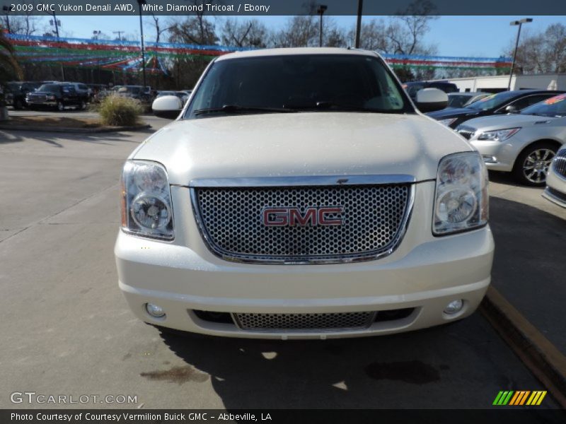 White Diamond Tricoat / Ebony 2009 GMC Yukon Denali AWD