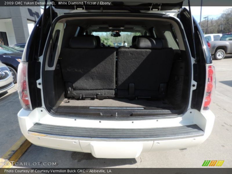 White Diamond Tricoat / Ebony 2009 GMC Yukon Denali AWD
