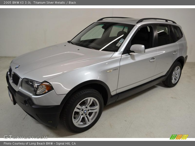 Front 3/4 View of 2005 X3 3.0i