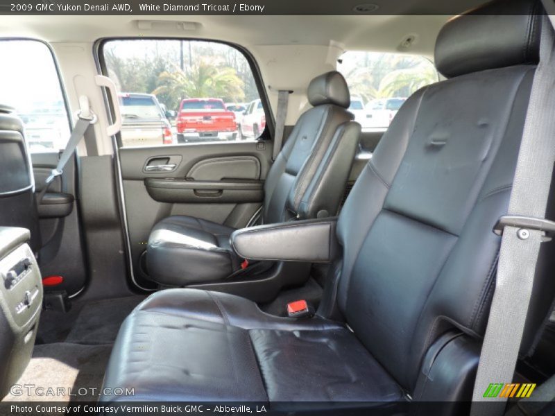 White Diamond Tricoat / Ebony 2009 GMC Yukon Denali AWD