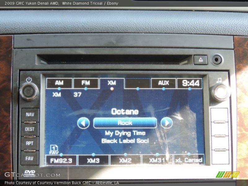 White Diamond Tricoat / Ebony 2009 GMC Yukon Denali AWD