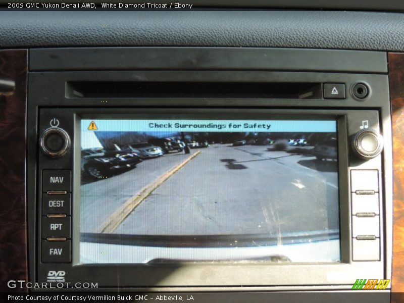 White Diamond Tricoat / Ebony 2009 GMC Yukon Denali AWD