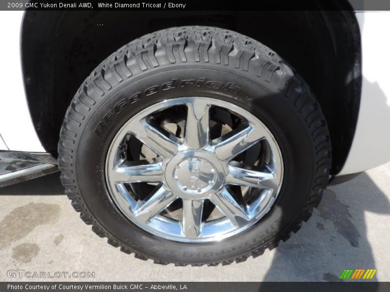 White Diamond Tricoat / Ebony 2009 GMC Yukon Denali AWD