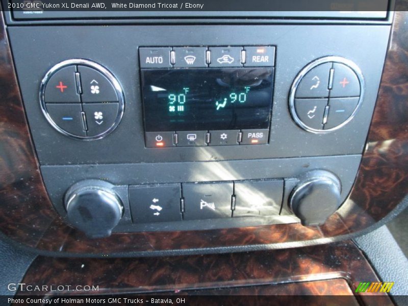 White Diamond Tricoat / Ebony 2010 GMC Yukon XL Denali AWD