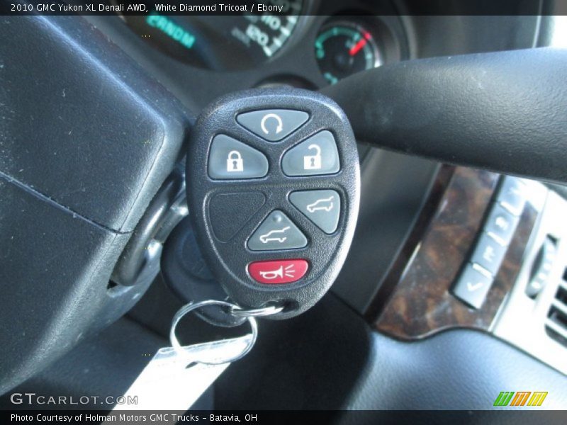 White Diamond Tricoat / Ebony 2010 GMC Yukon XL Denali AWD