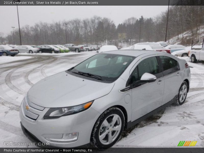 Front 3/4 View of 2014 Volt 