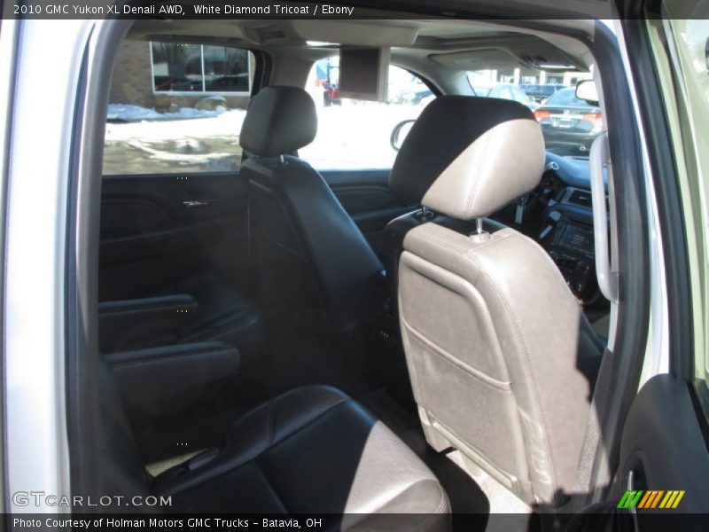 White Diamond Tricoat / Ebony 2010 GMC Yukon XL Denali AWD