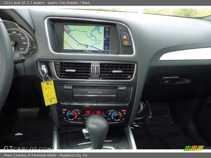 Quartz Grey Metallic / Black 2011 Audi Q5 3.2 quattro