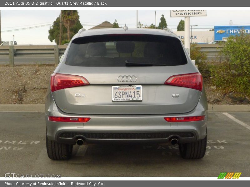 Quartz Grey Metallic / Black 2011 Audi Q5 3.2 quattro