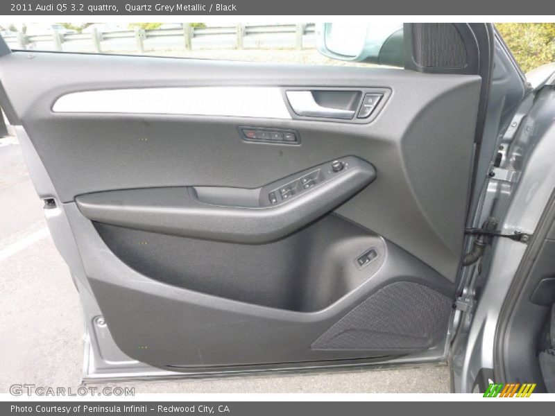 Quartz Grey Metallic / Black 2011 Audi Q5 3.2 quattro