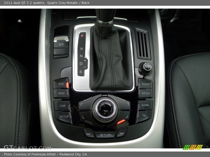 Quartz Grey Metallic / Black 2011 Audi Q5 3.2 quattro