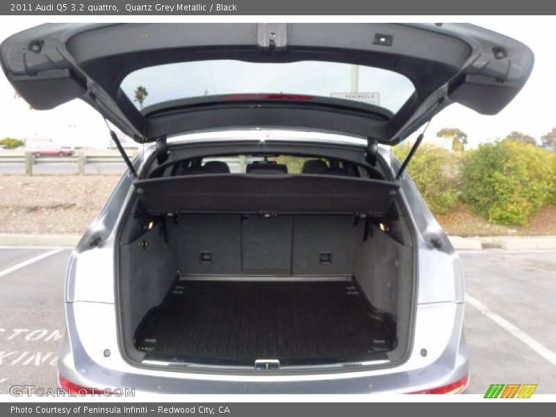 Quartz Grey Metallic / Black 2011 Audi Q5 3.2 quattro