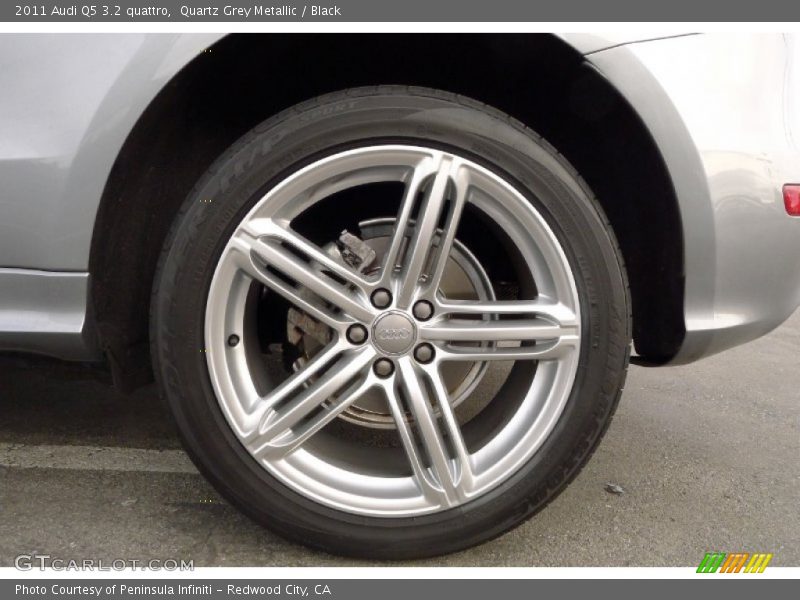 Quartz Grey Metallic / Black 2011 Audi Q5 3.2 quattro