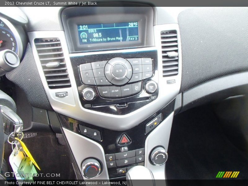 Summit White / Jet Black 2013 Chevrolet Cruze LT