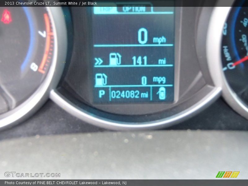 Summit White / Jet Black 2013 Chevrolet Cruze LT