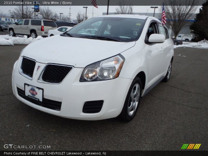 Ultra White / Ebony 2010 Pontiac Vibe 1.8L