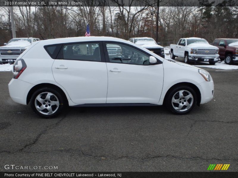 Ultra White / Ebony 2010 Pontiac Vibe 1.8L