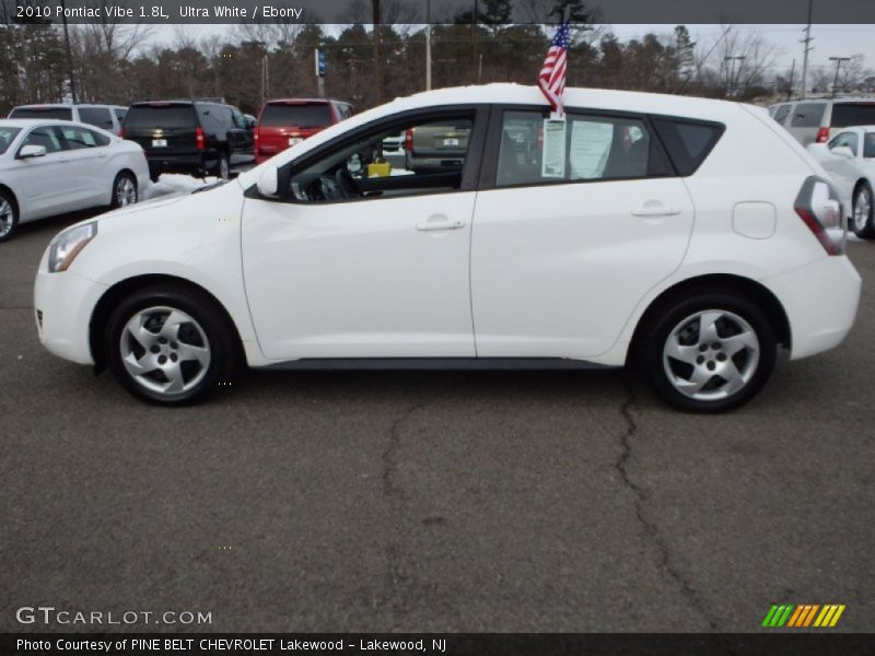 Ultra White / Ebony 2010 Pontiac Vibe 1.8L