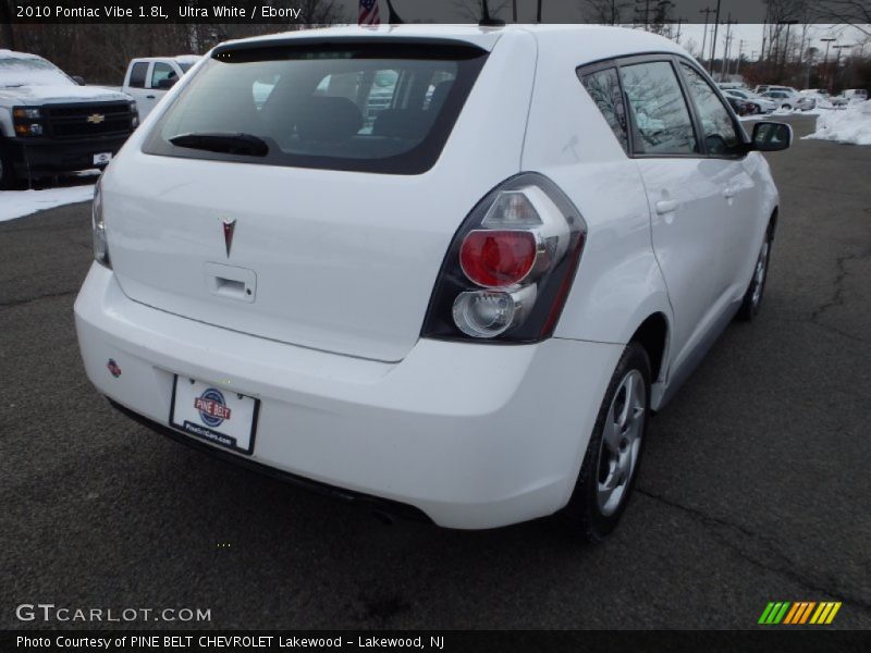 Ultra White / Ebony 2010 Pontiac Vibe 1.8L