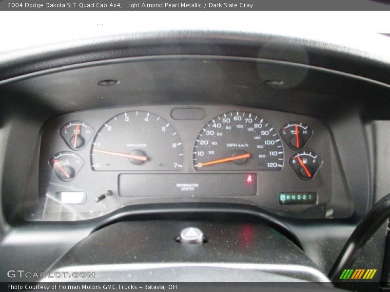 Light Almond Pearl Metallic / Dark Slate Gray 2004 Dodge Dakota SLT Quad Cab 4x4