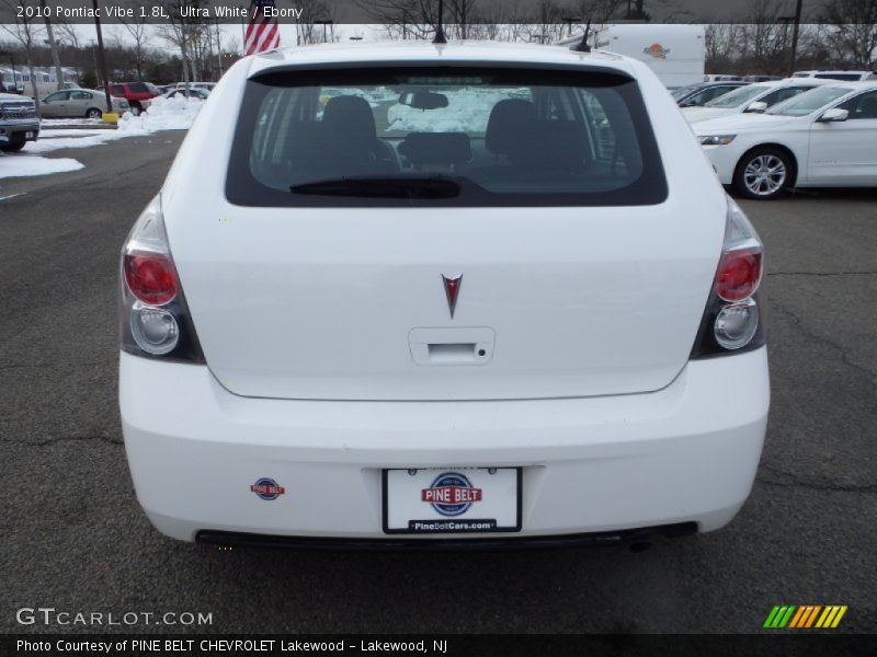 Ultra White / Ebony 2010 Pontiac Vibe 1.8L