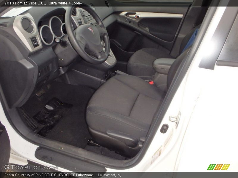 Ultra White / Ebony 2010 Pontiac Vibe 1.8L