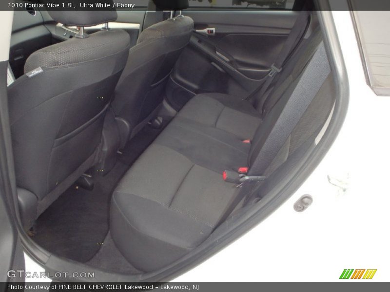 Ultra White / Ebony 2010 Pontiac Vibe 1.8L