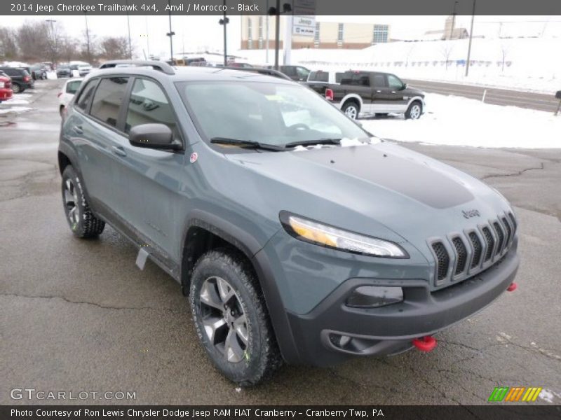 Front 3/4 View of 2014 Cherokee Trailhawk 4x4