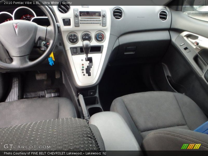 Ultra White / Ebony 2010 Pontiac Vibe 1.8L