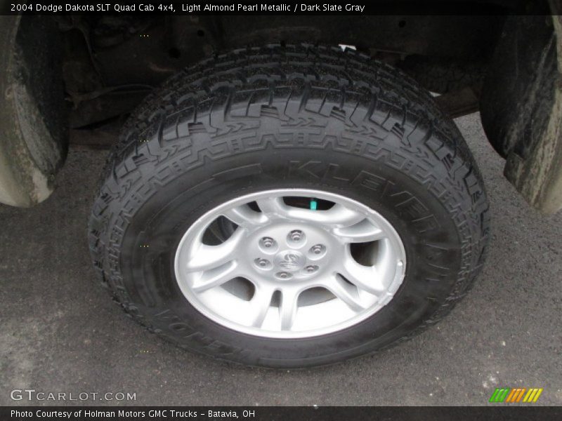 Light Almond Pearl Metallic / Dark Slate Gray 2004 Dodge Dakota SLT Quad Cab 4x4