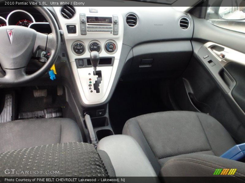 Ultra White / Ebony 2010 Pontiac Vibe 1.8L